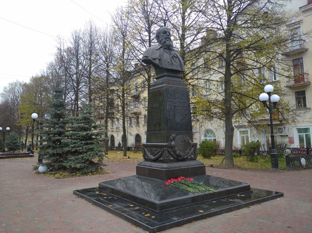 1 Бюст Верещагина чистый.jpg