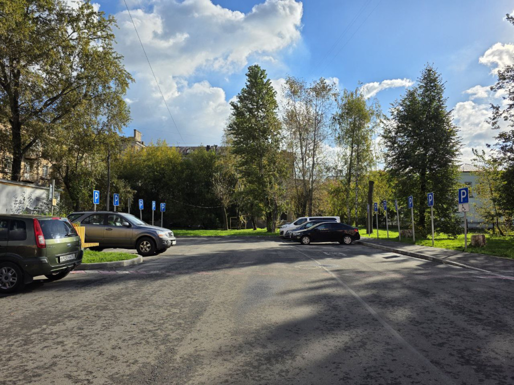 парковка двор.jpg парковка двор.jpg
