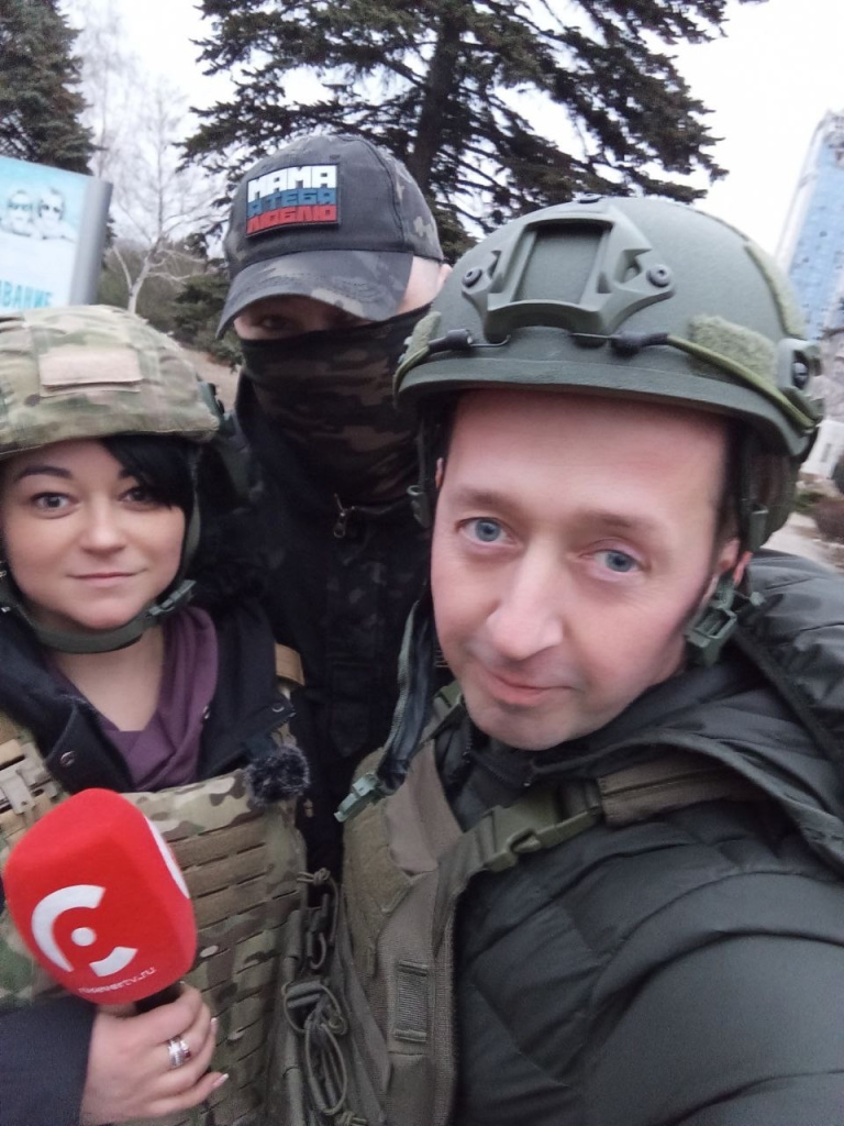 Татьяна, Василий и боец.jpg