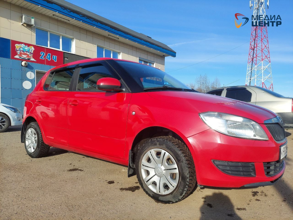 красная машинка.jpg