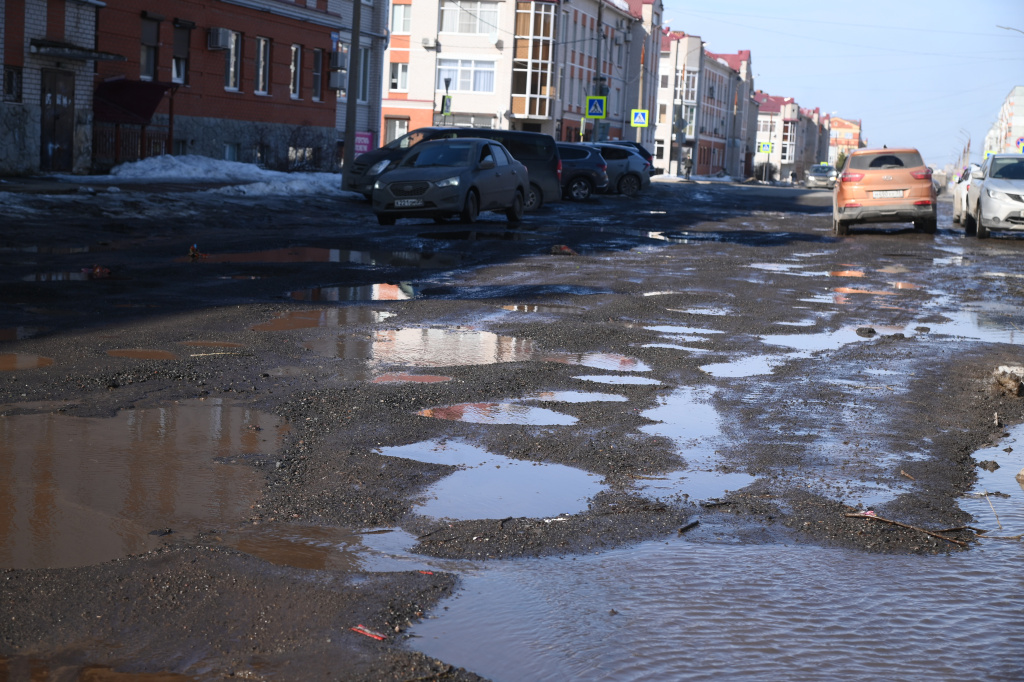 _дорога Любецкая ямы луна 1 фото Ташева.JPG