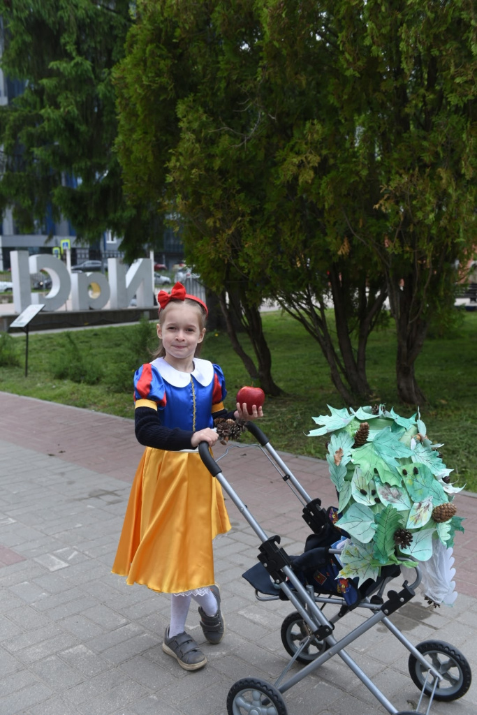 белоснежка и гном.jpg