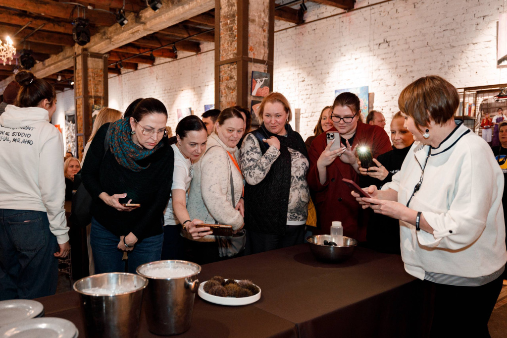 туристы гости еда.jpg туристы гости еда.jpg