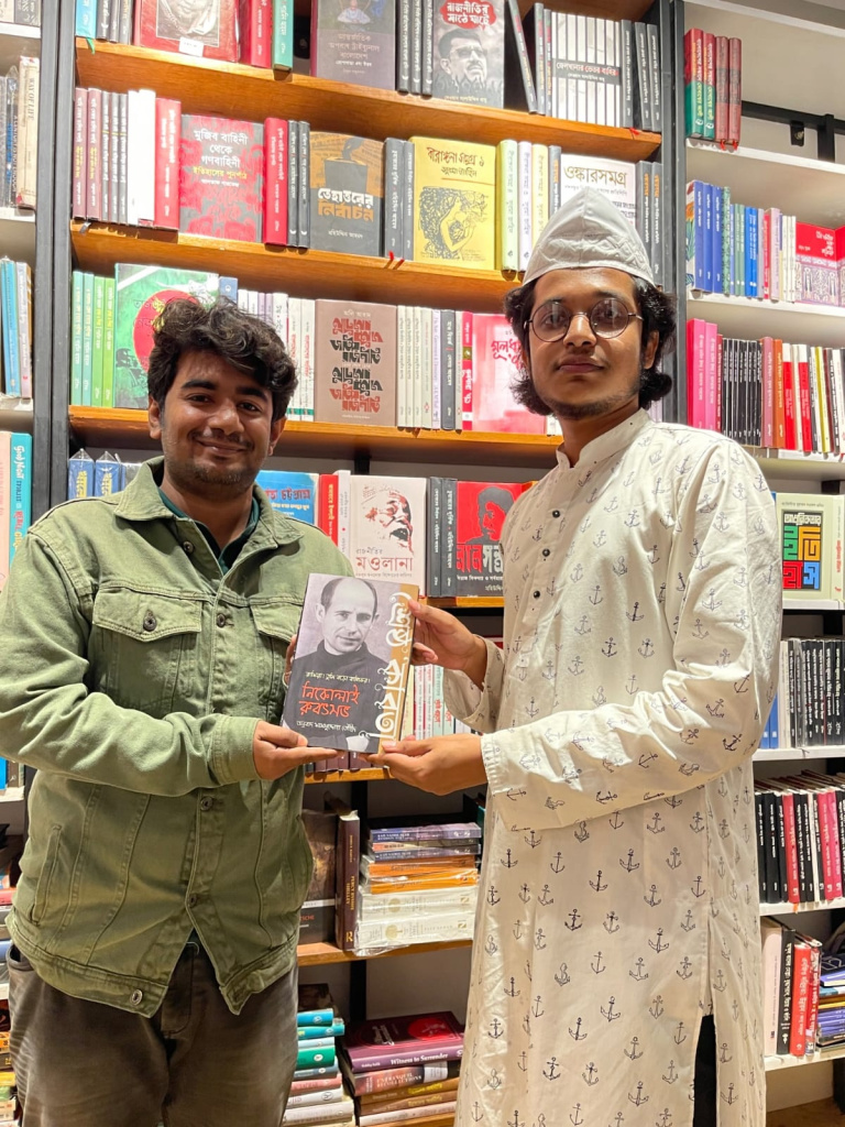 Рубцов на бенгальском языке, фото предоставлено Евгением Спириным.jpg Рубцов на бенгальском языке 2 фото предоставлены Евгением Спириным.jpg