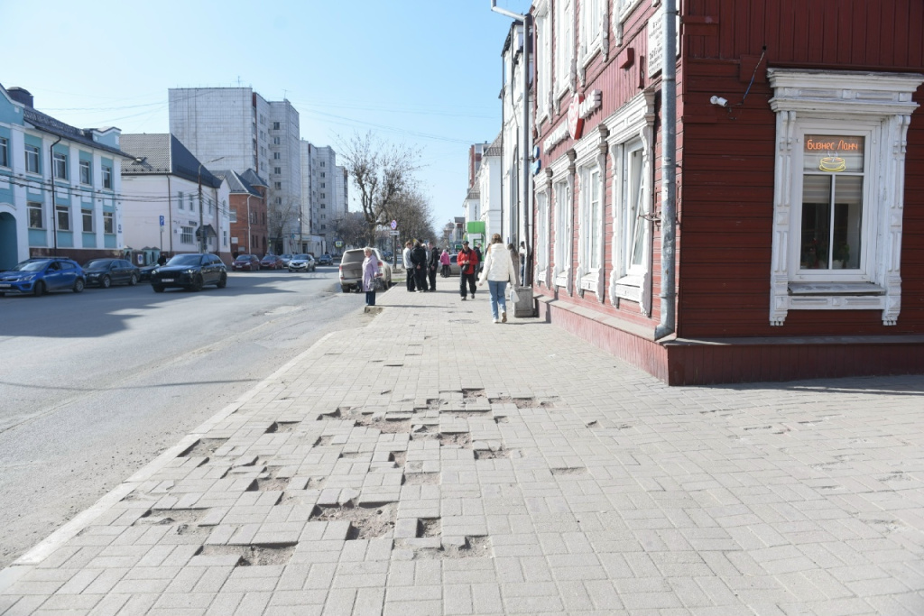 тротуар Ленина плохой.jpg