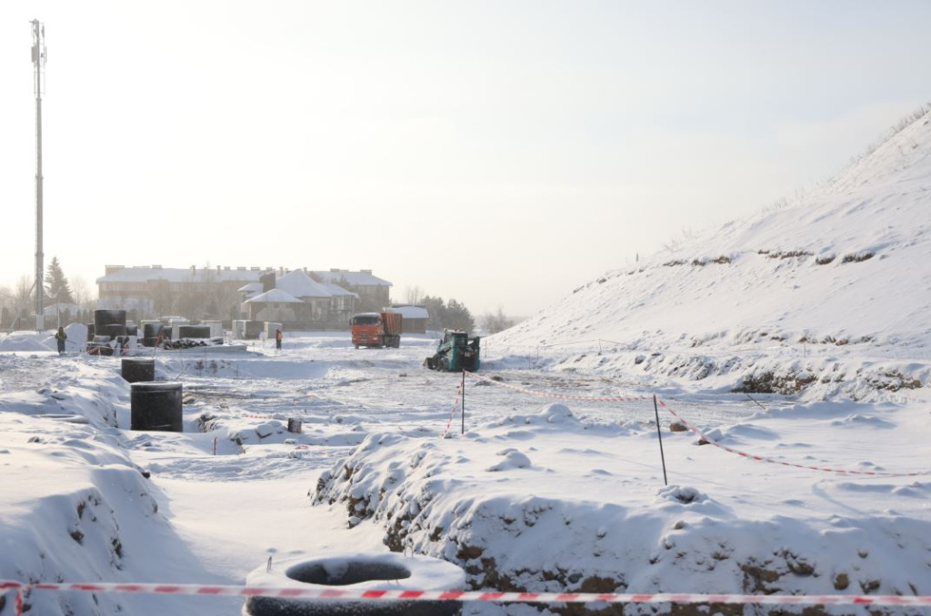 Гритинская горка_начало строительства спортшколы.JPG