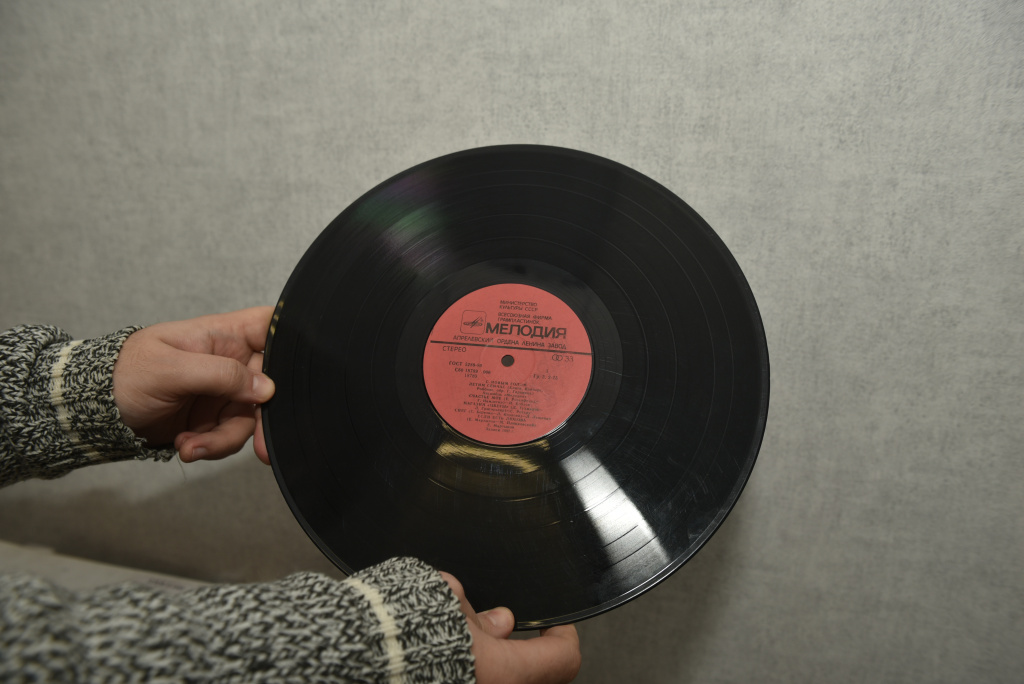 3 Б пластинка мелодия.JPG
