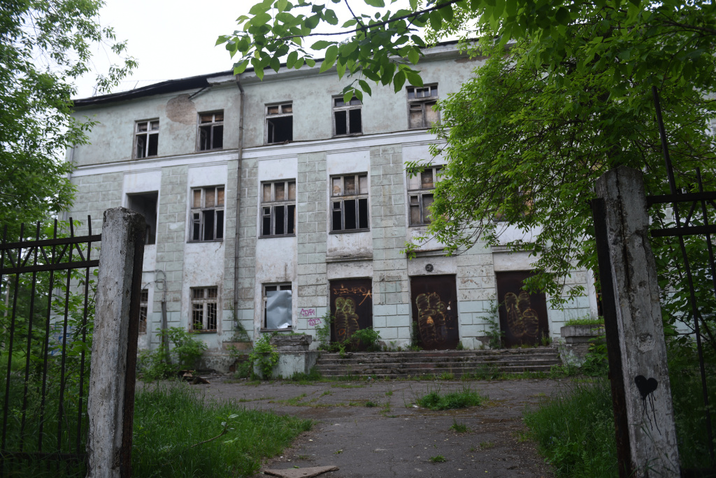 2 вход училище 27.JPG
