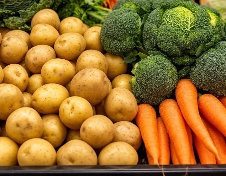 Огурцы и картофель дорожают, яйца и колбаса дешевеют