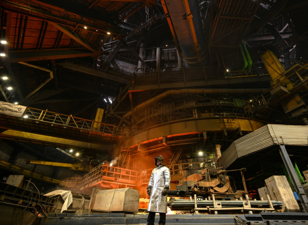 Доменная печь №5.jpg Доменная печь №5.jpg