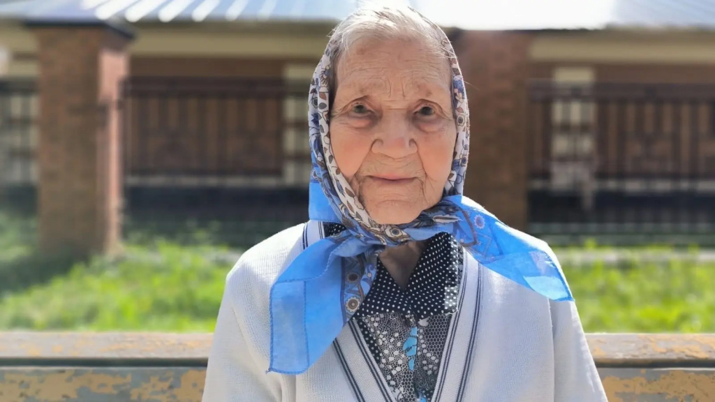 Anna-Aleksandrovna-Lizlova-otmetila-100-letnii-yubilei.jpg